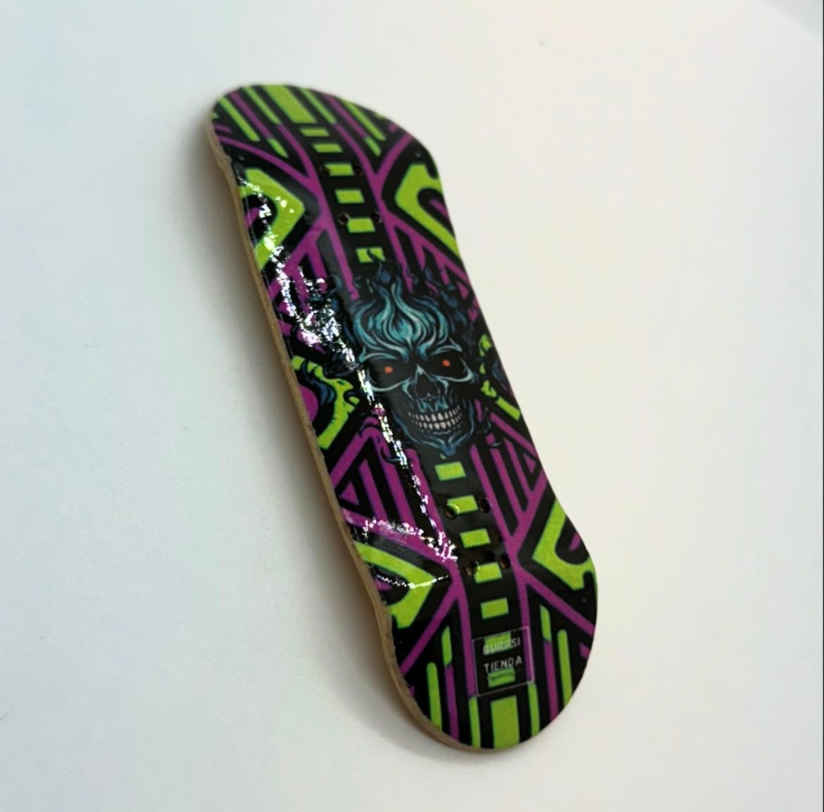 Devil's Breath, Fingerboard profesional de madera COMPLETA
Paquete: zafiro/ Medida: 34mm